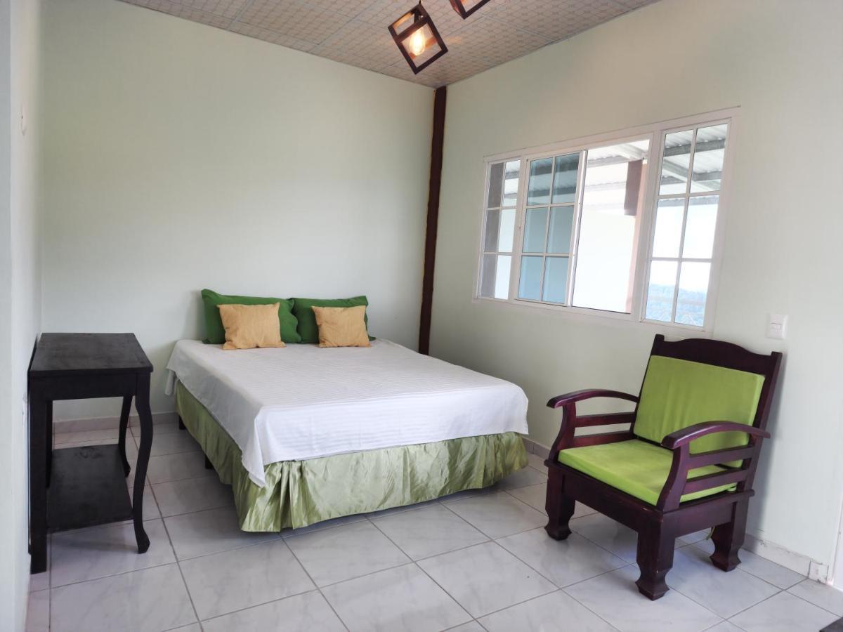 Hotel Y Restaurante Las Margaritas Perquín Chambre photo
